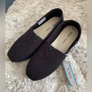Black TOMS
